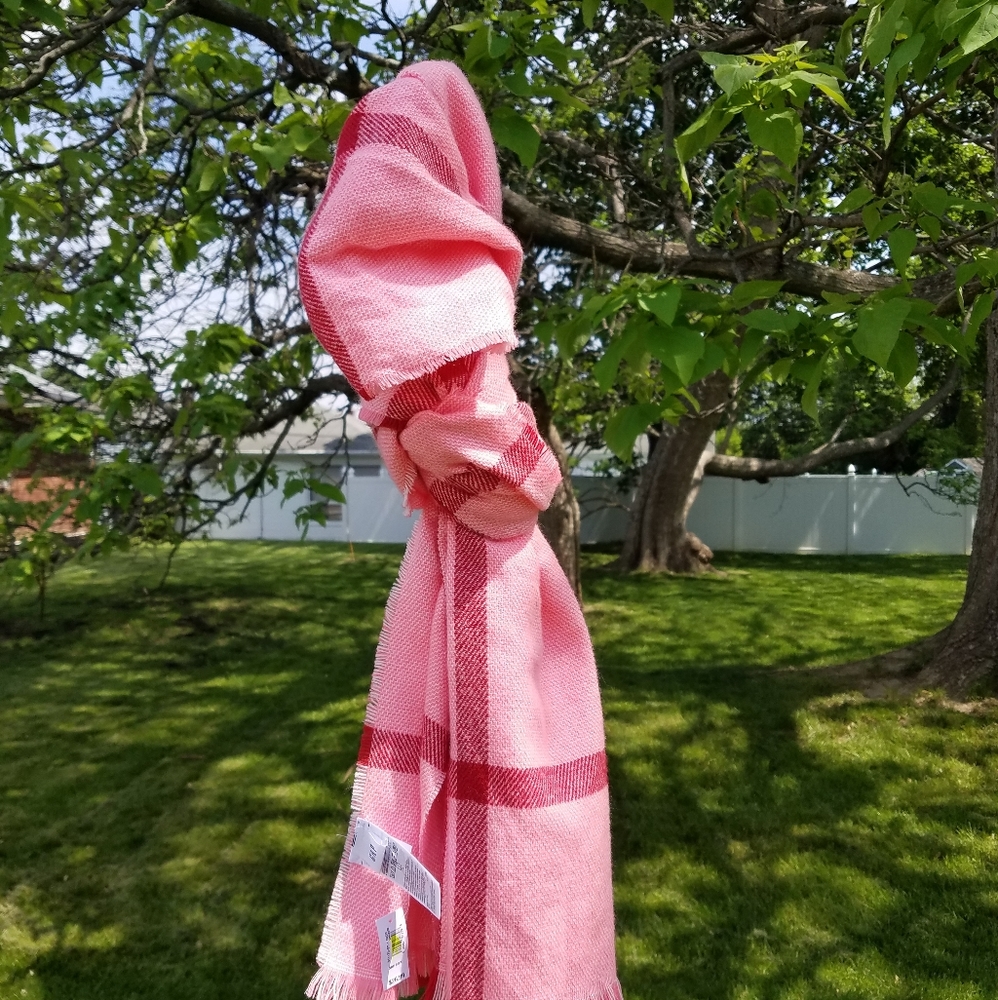 GAP Scarf. NWT